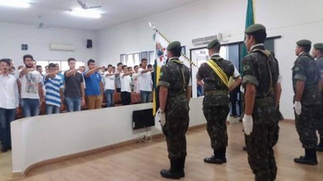 Prefeito participa de Solenidade de entrega de certificado de dispensa do exército