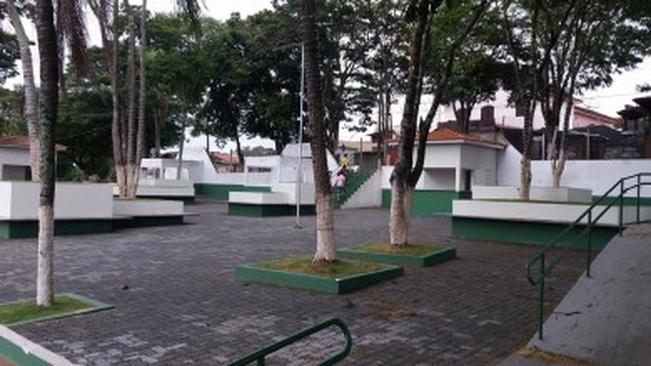 Praça das Bandeiras é reaberta para o público