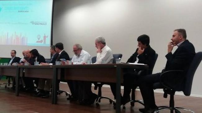 Prefeito participa de reunião para tratar sobre descarte de resíduos sólidos